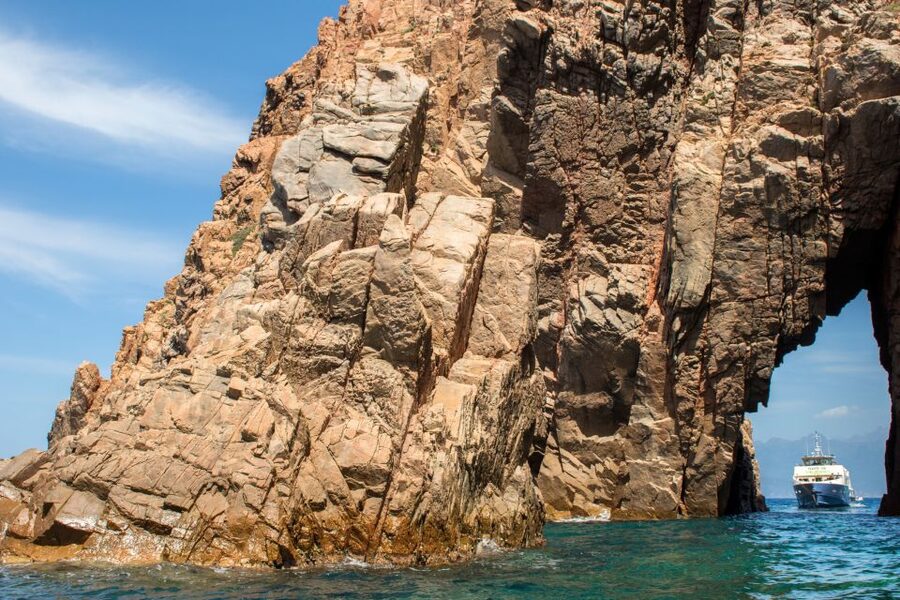 From Porto: Boat tour to the Calanches of Piana & Capo Rosso - Boarding at Porto and entering the gulf