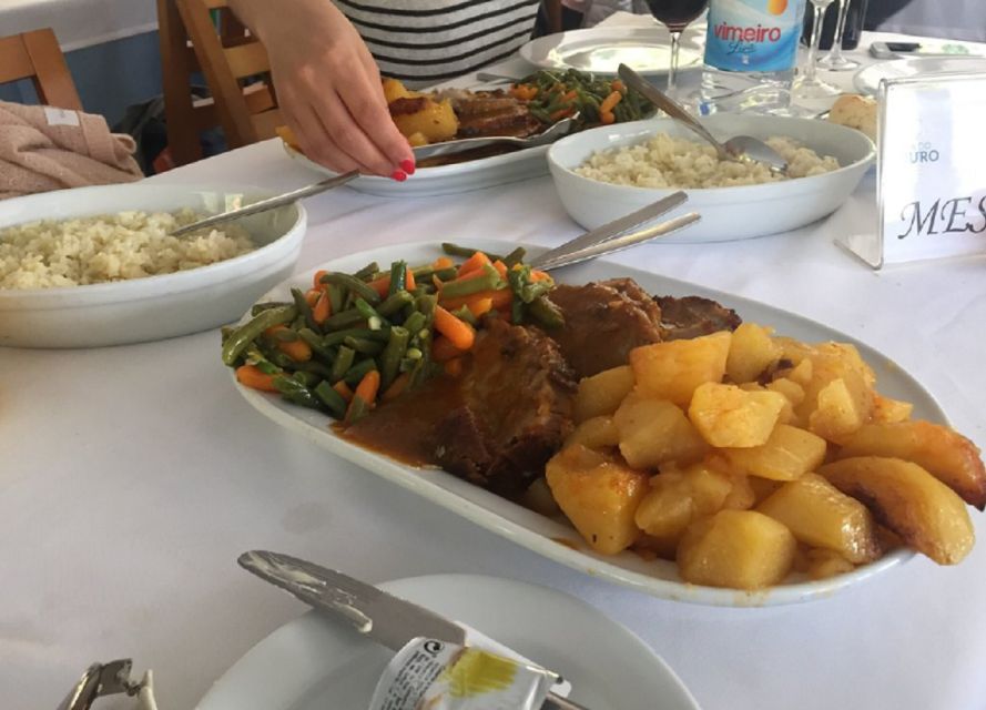 From Porto: Régua to Porto River Cruise with Lunch on Board - How much guiding will you get?