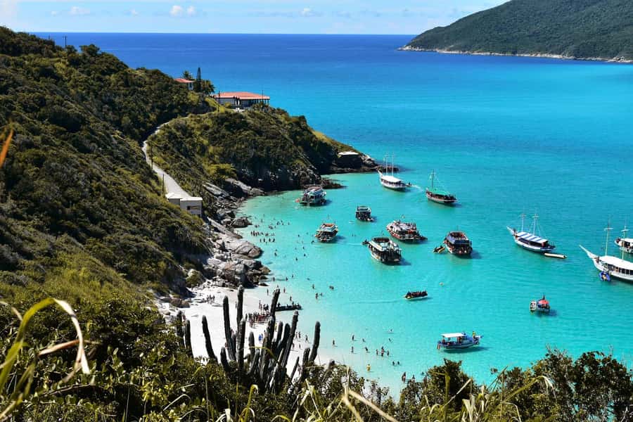 From Rio: Arraial do Cabo Day Trip with Boat Tour - Boarding the schooner in Arraial do Cabo
