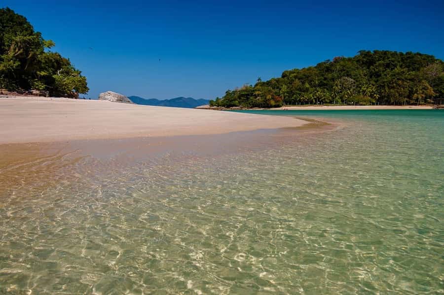 From Rio de Janeiro: Angra dos Reis Boat Trip with Lunch - Cataguases Beach and the smaller islands