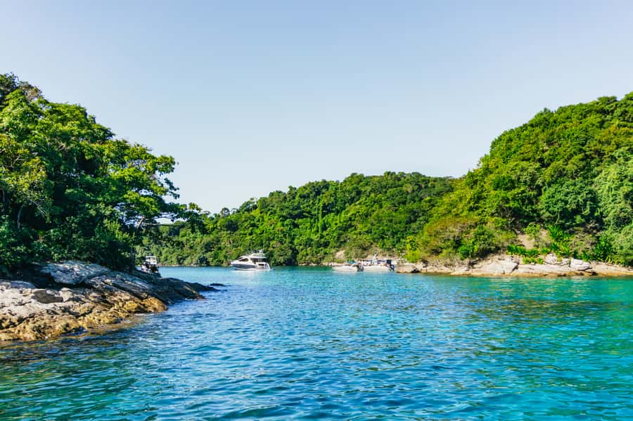 From Rio de Janeiro: Angra dos Reis Boat Trip with Lunch - Japariz or Araçá, then a late buffet lunch