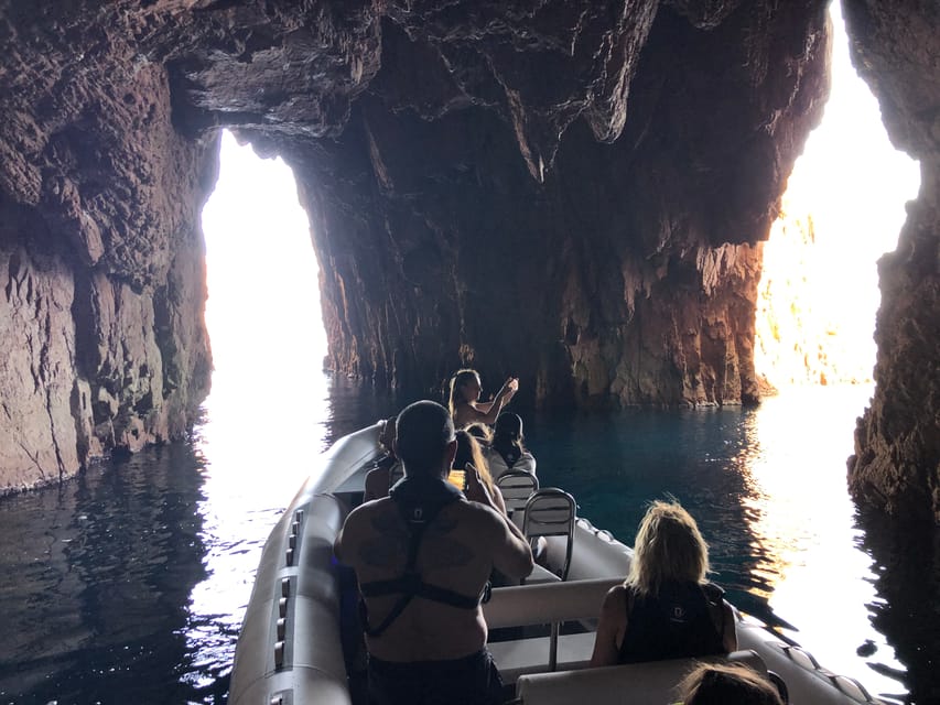 From Sagone/Cargèse: Scandola and Calanques de Piana Cruise - A 30-minute pause in Girolata