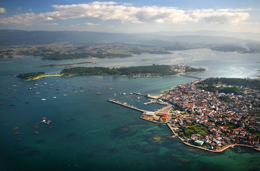 From Santiago: Tour to Rias Baixas with Boat Trip and Winery - Coach comfort, language, and the day’s rhythm