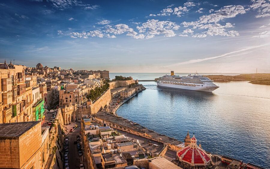 From Sliema: Valletta and the Three Cities Scenic Cruise - Comfort, crowding, and the best place to sit