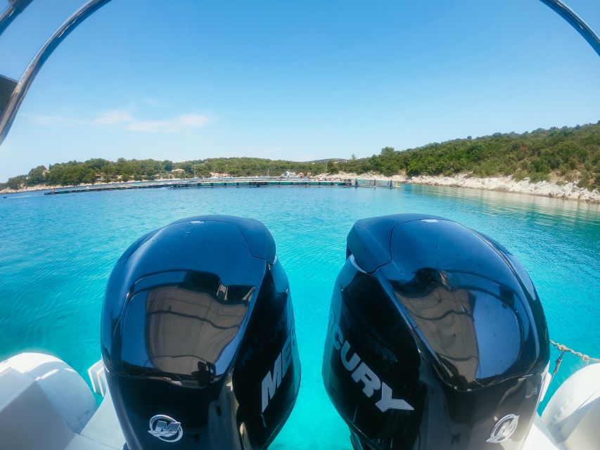 From Split: Blue Cave & 5 Islands with Vis & Hvar Boat Tour - Passing the Pakleni Islands