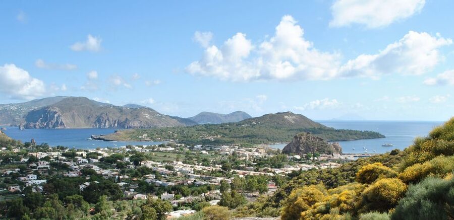 From Taormina: Lipari and Vulcano Mini Cruise Aeolian Tour - The scenic return along Vulcano’s coast