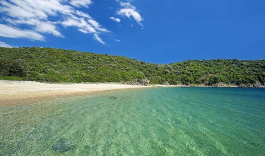 From Thessaloniki: Halkidiki Blue Lagoon Cruise - The Blue Lagoon swimming stop