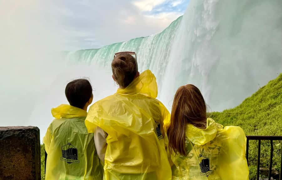 From Toronto: Niagara Falls Tour + Boat Ride and/or Journey - Who will get the most from this day