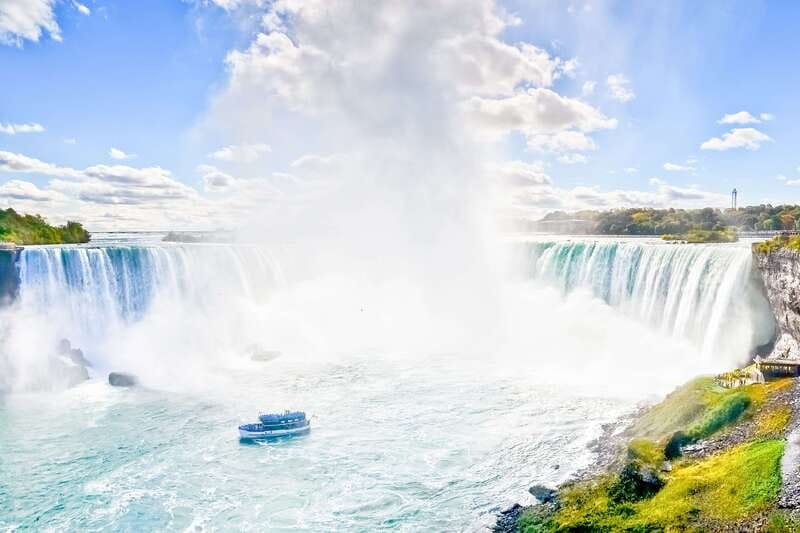 From Toronto: Niagara Falls Tour with Cruise & Maple Tasting - First sight of the falls at Table Rock