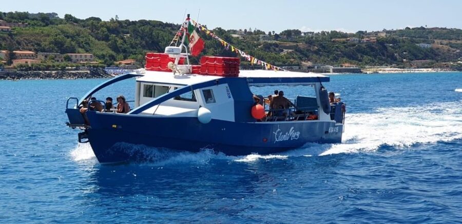 From Tropea: Capo Vaticano boat tour with snorkel & aperitif - Praia di Fuoco and the coast seen from offshore