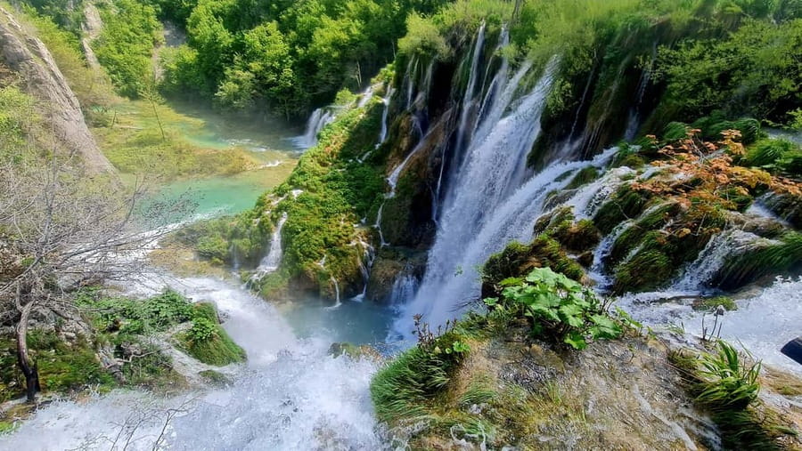 From Zadar: Plitvice Lakes Day Trip with Guide and Boat Tour - A comfortable two-hour ride through Croatia