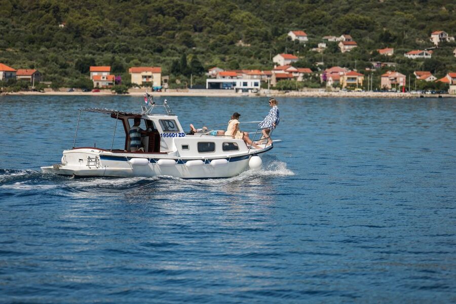 From Zadar: Private Boat Tour to Croatian Islands - Kostanj and Frnaza: quieter route choices