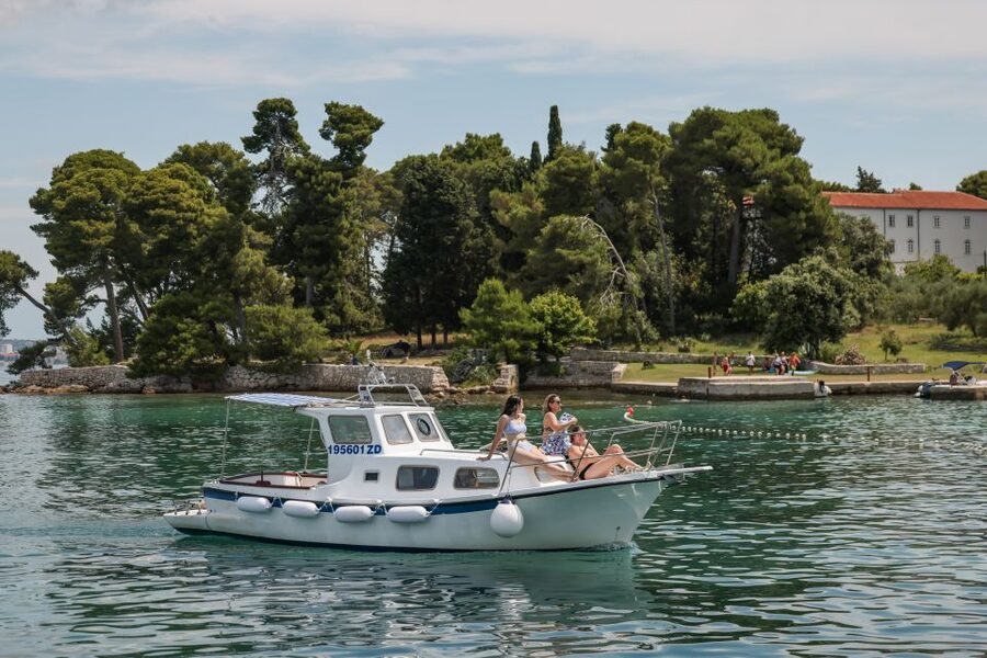 From Zadar: Private Boat Tour to Croatian Islands - Skippers who shape the day