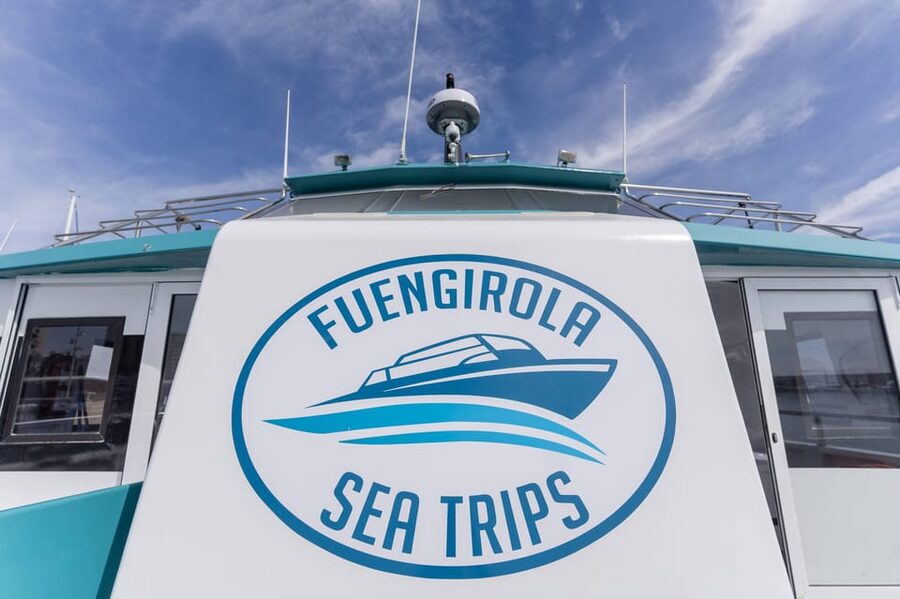 Fuengirola: Catamaran Tour to Spot Dolphins - Family appeal and the crew’s role