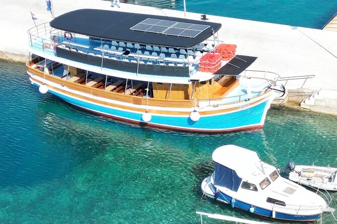 Full-Day Dubrovnik Elaphite Islands Cruise with Lunch and Drinks - Lunch onboard: generous portions and simple choices