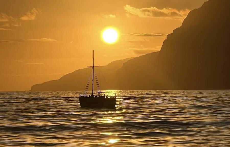 Funchal: Sunset Tour on Traditional Madeiran Boat w/ Drinks - What to Pack for the Three Hours