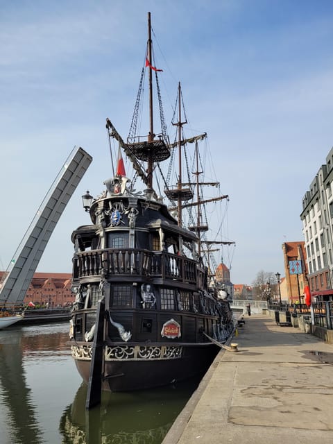Gdansk: Guided Round-Trip Cruise to Westerplatte - Should you book the Gdańsk Westerplatte cruise?