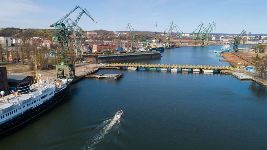 Gdańsk: Motlawa River Yacht Cruise - The Green Bridge, Crane, and long quay