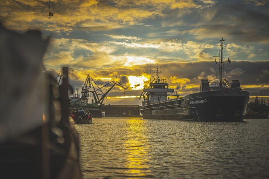 Gdańsk: Sunset Cruise on a Historic Polish Boat - How the final Old Town drop-off helps