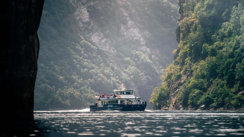 Geiranger: Fjord and Waterfalls Sightseeing Boat Trip - Why the Geirangerfjord looks best from the water