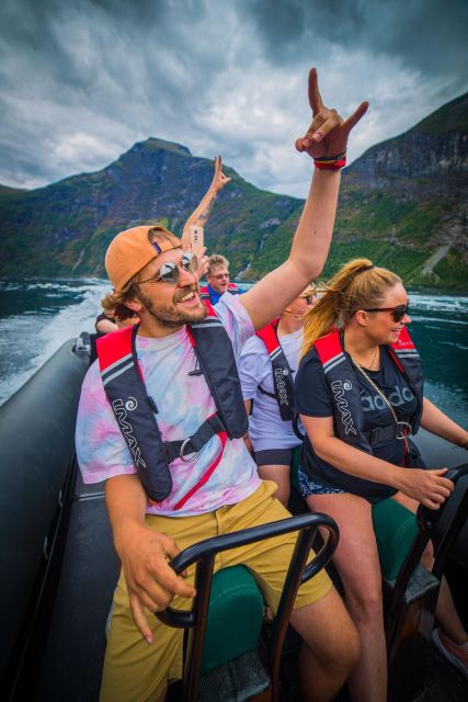 Geiranger: Guided Geirangerfjord Boat Tour - De Syv Søstre and the waterfall spray