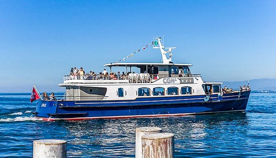 Geneva: 50-Minute Lake Geneva Cruise - Shoreline gardens, flora, and quiet water