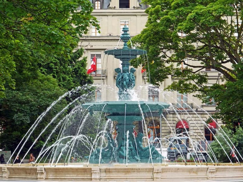 Geneva: Guided City Tour and Boat Cruise - St. Pierre’s Cathedral and Geneva’s older side