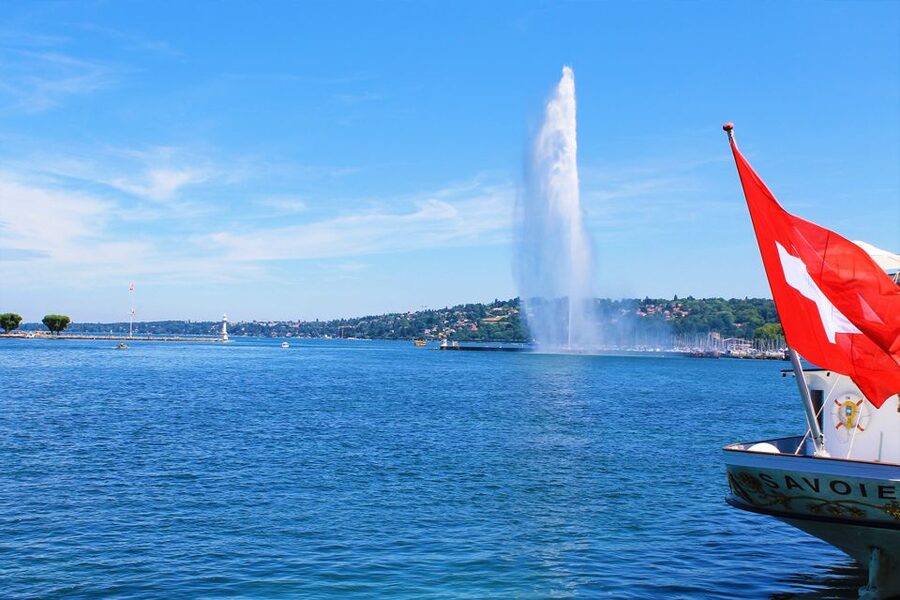 Geneva: Scenic Lake Cruise with Snacks and Wine - Boarding a small open boat