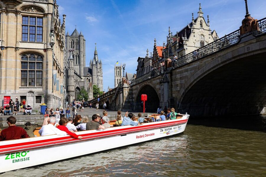 Ghent: 40 Minute Medieval Center Guided Boat Tour - Why a short boat ride works so well in Ghent
