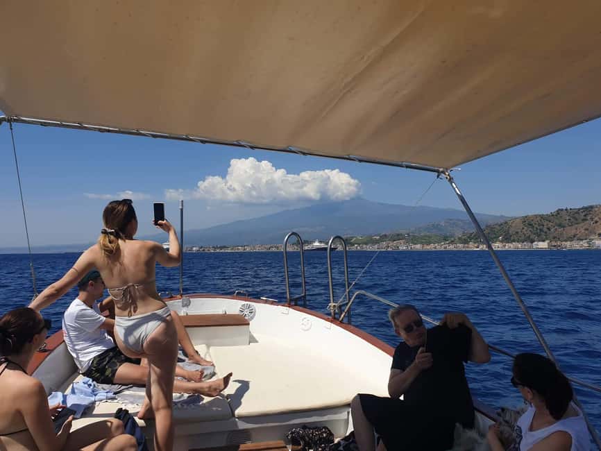 Giardini Naxos: Taormina & Isola Cruise Bella with Aperitif - Dolphins, music, and the mood on board