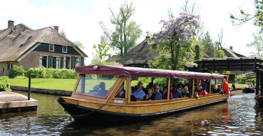 Giethoorn: Village & National Park Canal Cruise with Coffee - Quick takeaways before you book