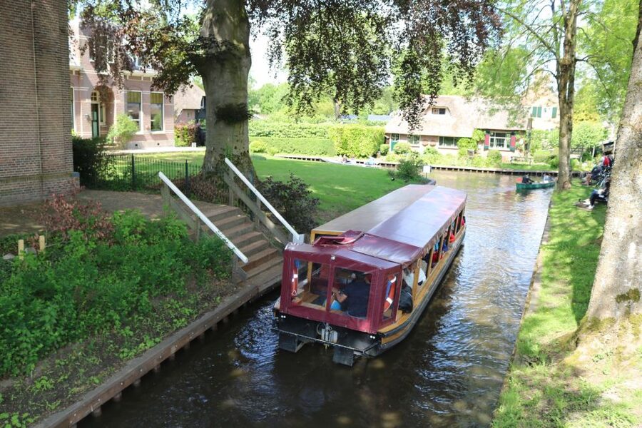 Giethoorn: Village & National Park Canal Cruise with Coffee - Out toward the lake and Weerribben-Wieden