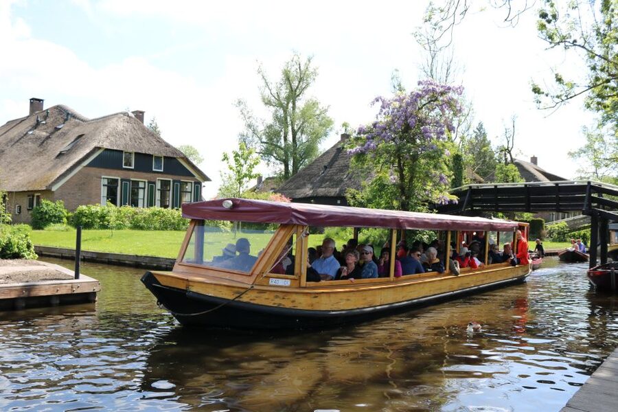 Giethoorn: Village & National Park Canal Cruise with Coffee - Who should take this cruise?