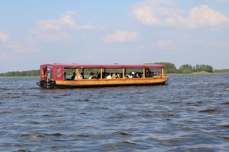 Giethoorn: Village & National Park Canal Cruise with Coffee - Boarding at Koppers Giethoorn