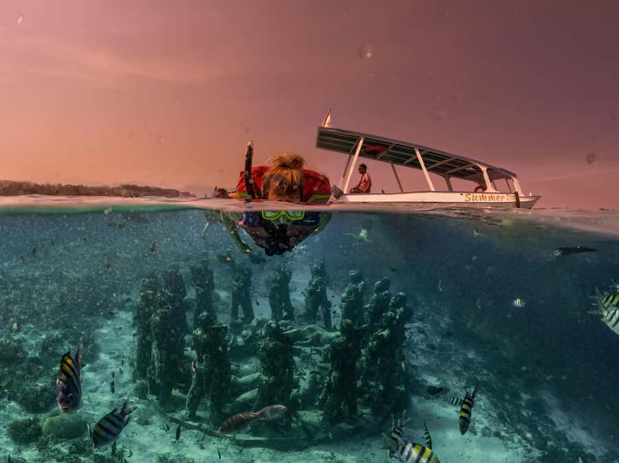 Gili Trawangan: Gili Islands Sunset Boat Tour and Snorkeling - First stop: the Bask Nest underwater sculptures