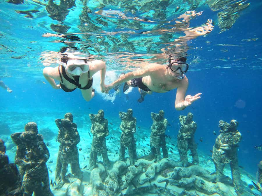 Gili Trawangan: Gili Islands Sunset Boat Tour and Snorkeling - Second stop: finding turtles at Turtle Point