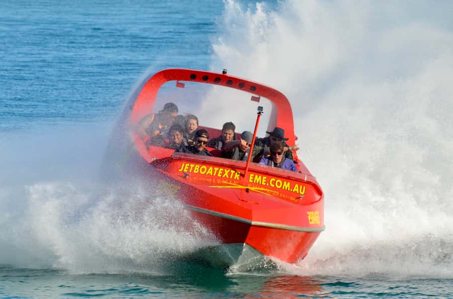 Gold Coast: 55-Minute Extreme Jet Boat Ride - Seeing Surfers Paradise from the water