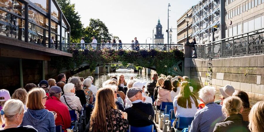 Gothenburg: City Canal Sightseeing Cruise - From the canals toward the working harbour