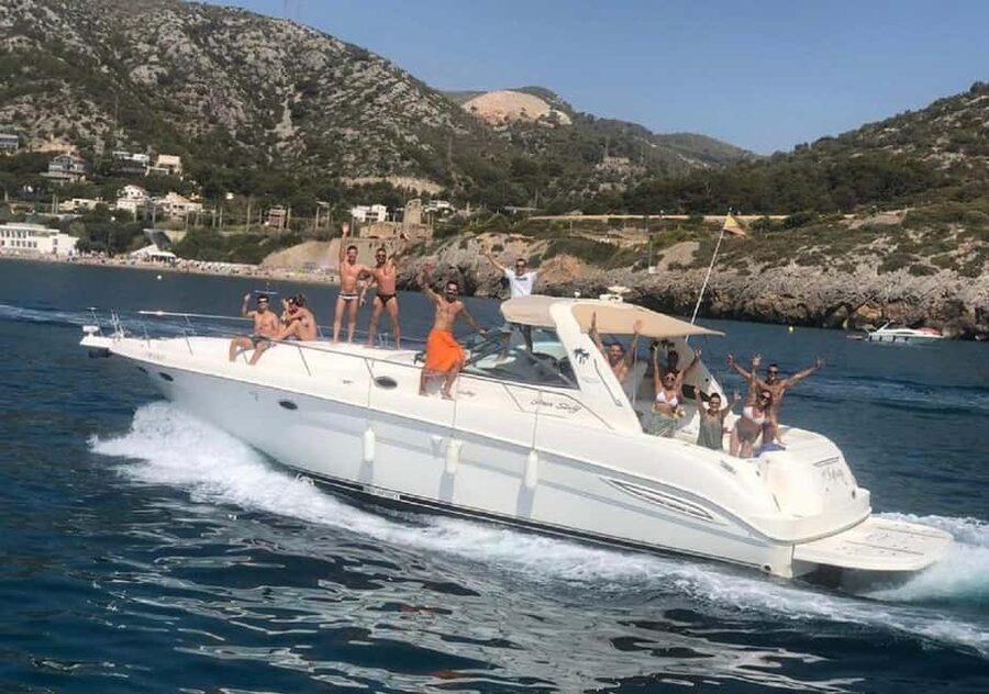 Gran Canaria: Shared yacht trip with drinks, lunch, and snorkeling - Cruising toward Mogán and Perchel Cove