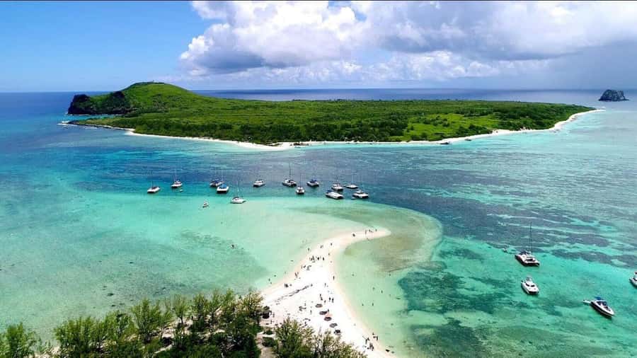 Grand Baie: Catamaran 3 Islands Cruise & Lunch on the Island - Should you book it?