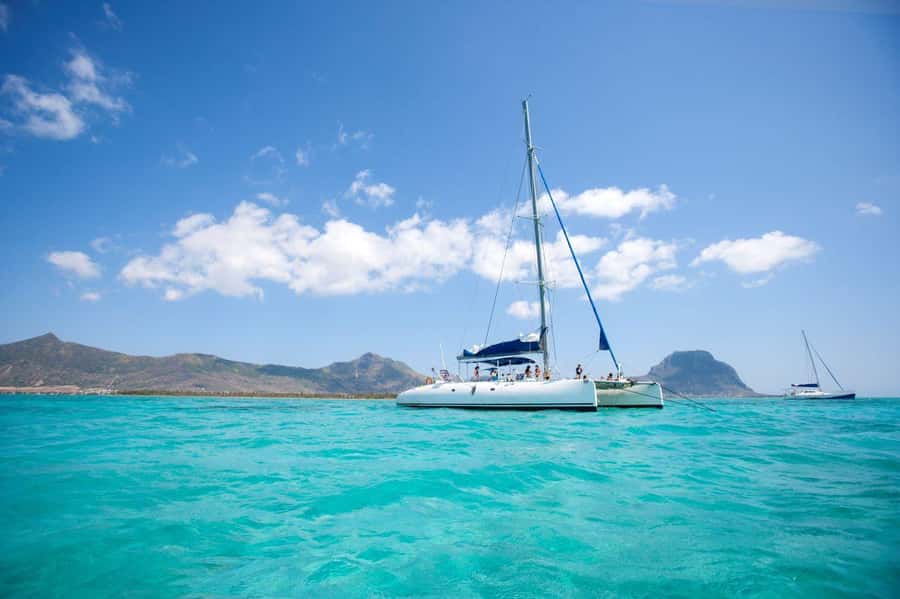 Grand Baie: Catamaran 3 Islands Cruise & Lunch on the Island - From Grand Baie beach to the open sea