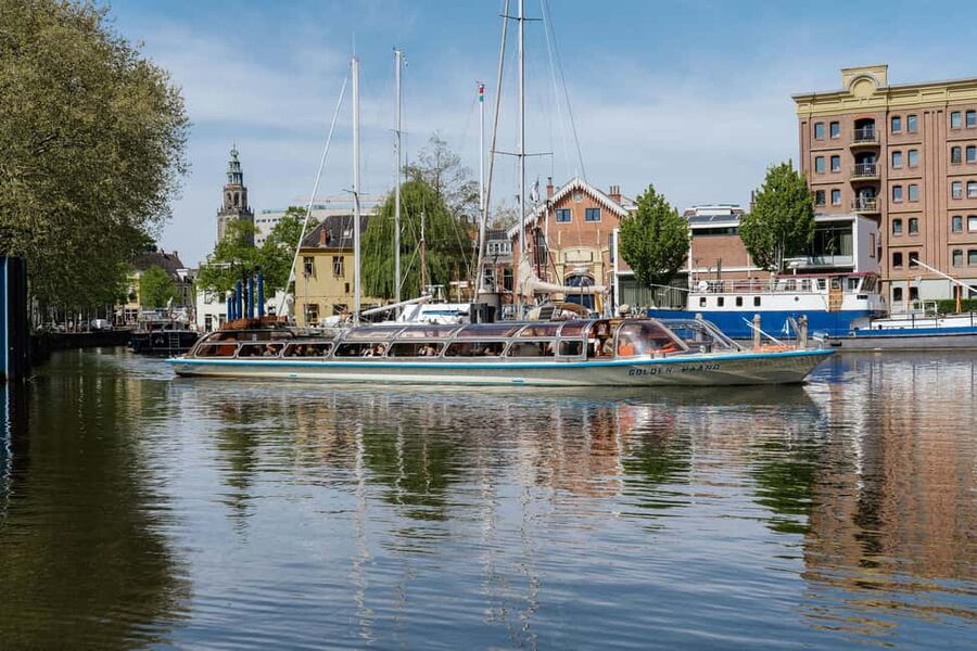 Groningen: City Canal Cruise - A quick city tour with a useful point of view