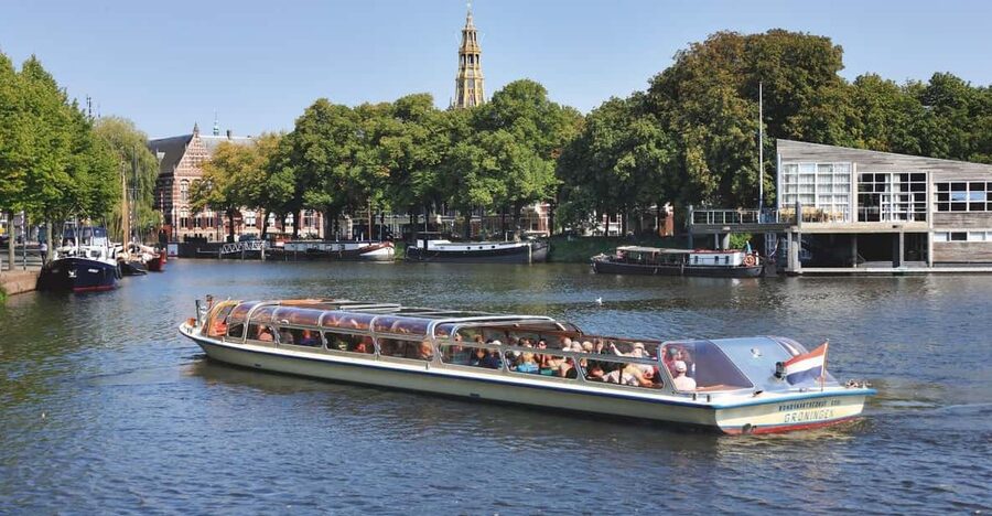 Groningen: City Canal Cruise - Finding the boat beside the Groninger Museum