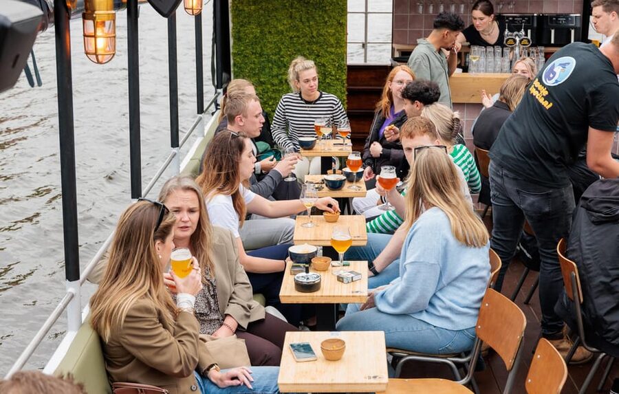 Groningen: Terrace Boat Experience with a Cozy Bar - The crew and service make the difference