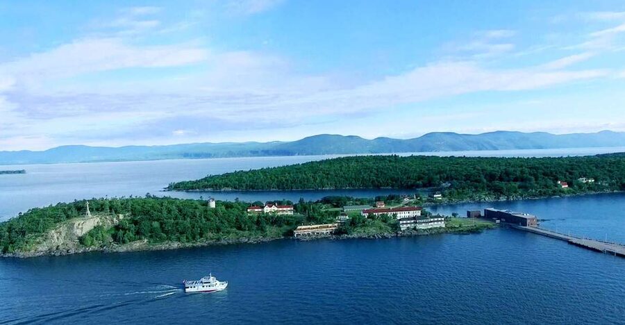 Grosse-Île: Irish Immigrant Memorial Cruise & Tour - The views are part of the lesson
