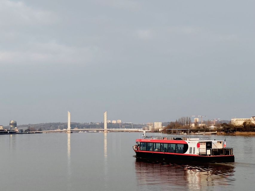 GUIDED CRUISE – BORDEAUX UNESCO - Boarding and choosing the best seat