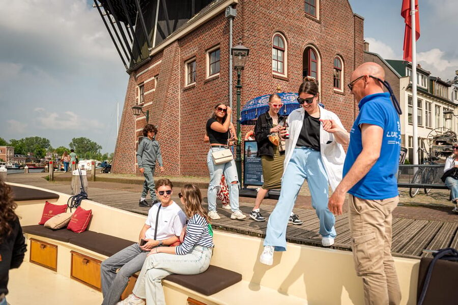 Haarlem: Guided Highlights Canal Cruise on Open Boat - Nieuwe Gracht shows Haarlem at a slower pace