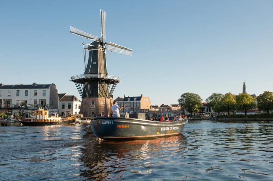 Haarlem: Sightseeing Boat Tour with Snacks and Drinks - Five things to know before boarding