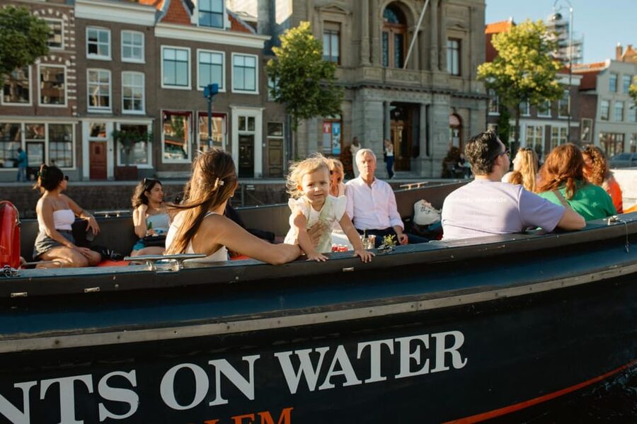 Haarlem: Sightseeing Boat Tour with Snacks and Drinks - Snacks, drinks, and the real value of the $34 price