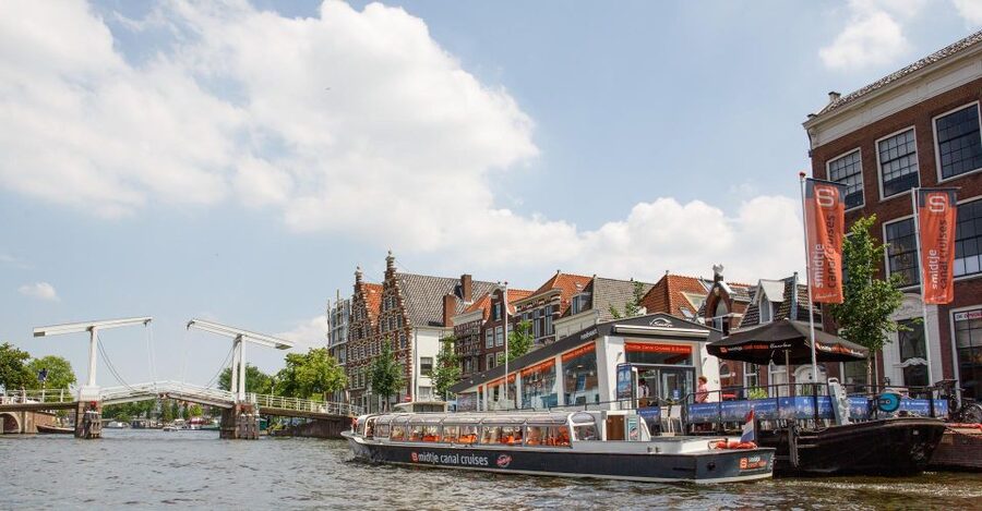 Haarlem: Sightseeing Canal Cruise through the City Center - Key points to know before boarding